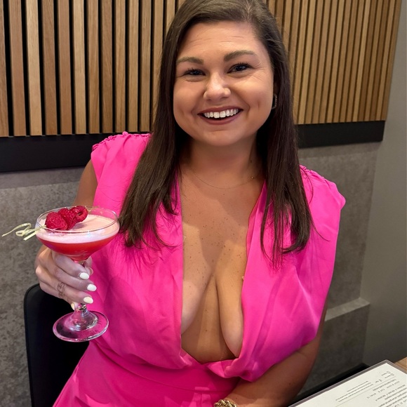 Meet your Posher, Jessica - Picture 1 of 1